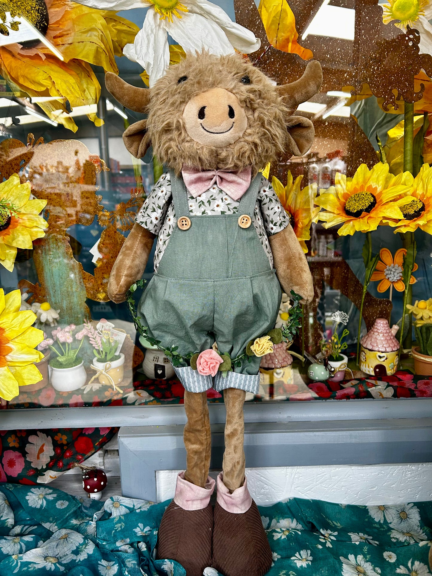 Highland Cow With Extendable Legs