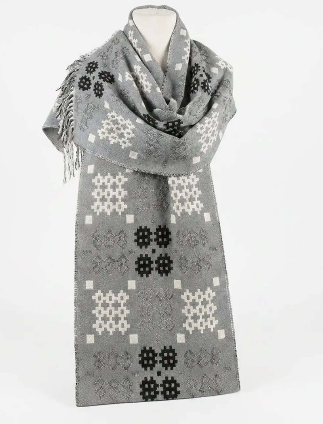 Welsh tapestry wool blend dark grey scarf